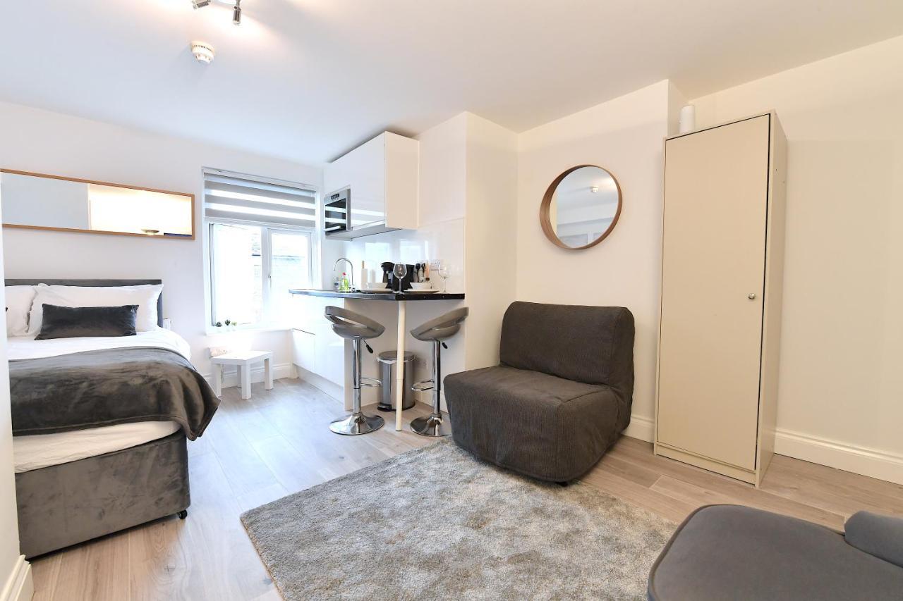 London Studios Very Close To Central Line Underground Shepherds Bush And Westfield Newly Refurbished Extérieur photo